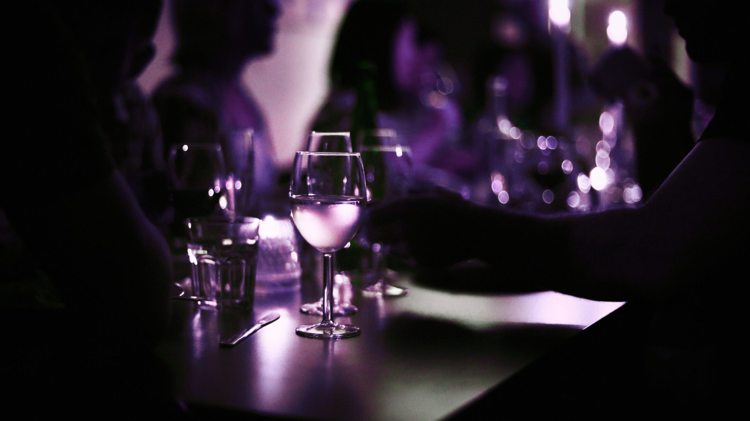 The ultimate guide to dubai nightlife: a sophisticated Journey through the city’s Premier entertainment districts.